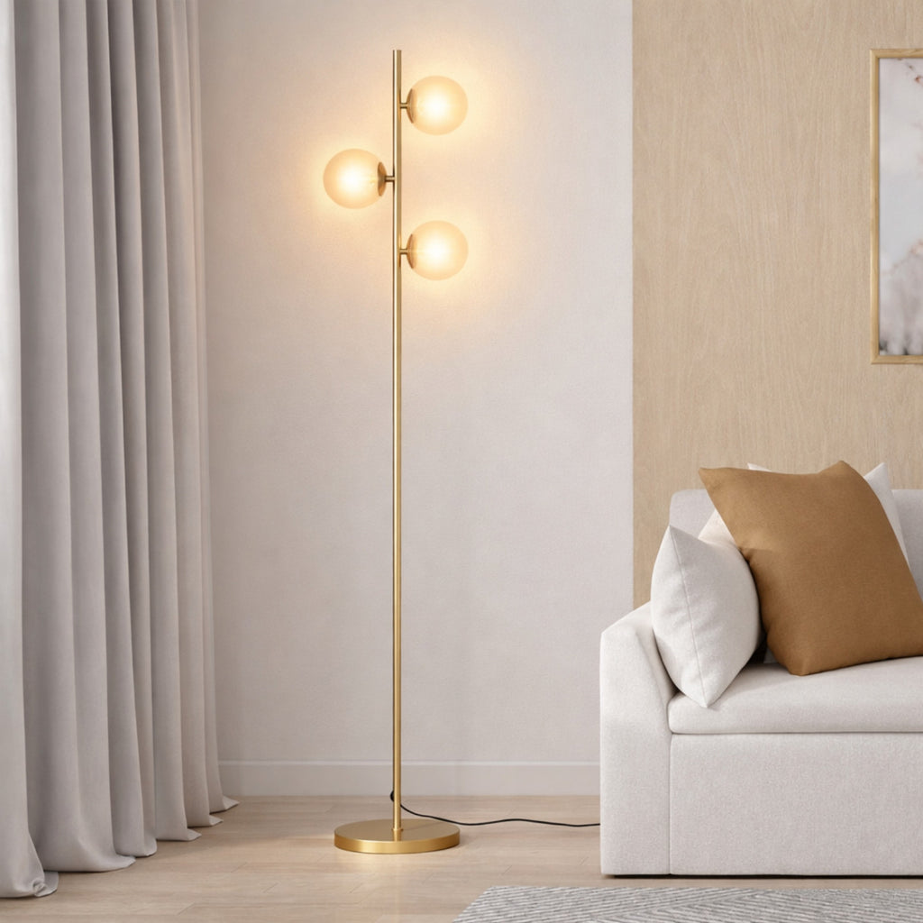 Lampadaire sur pied en métal doré avec 3 abat-jours globe verre