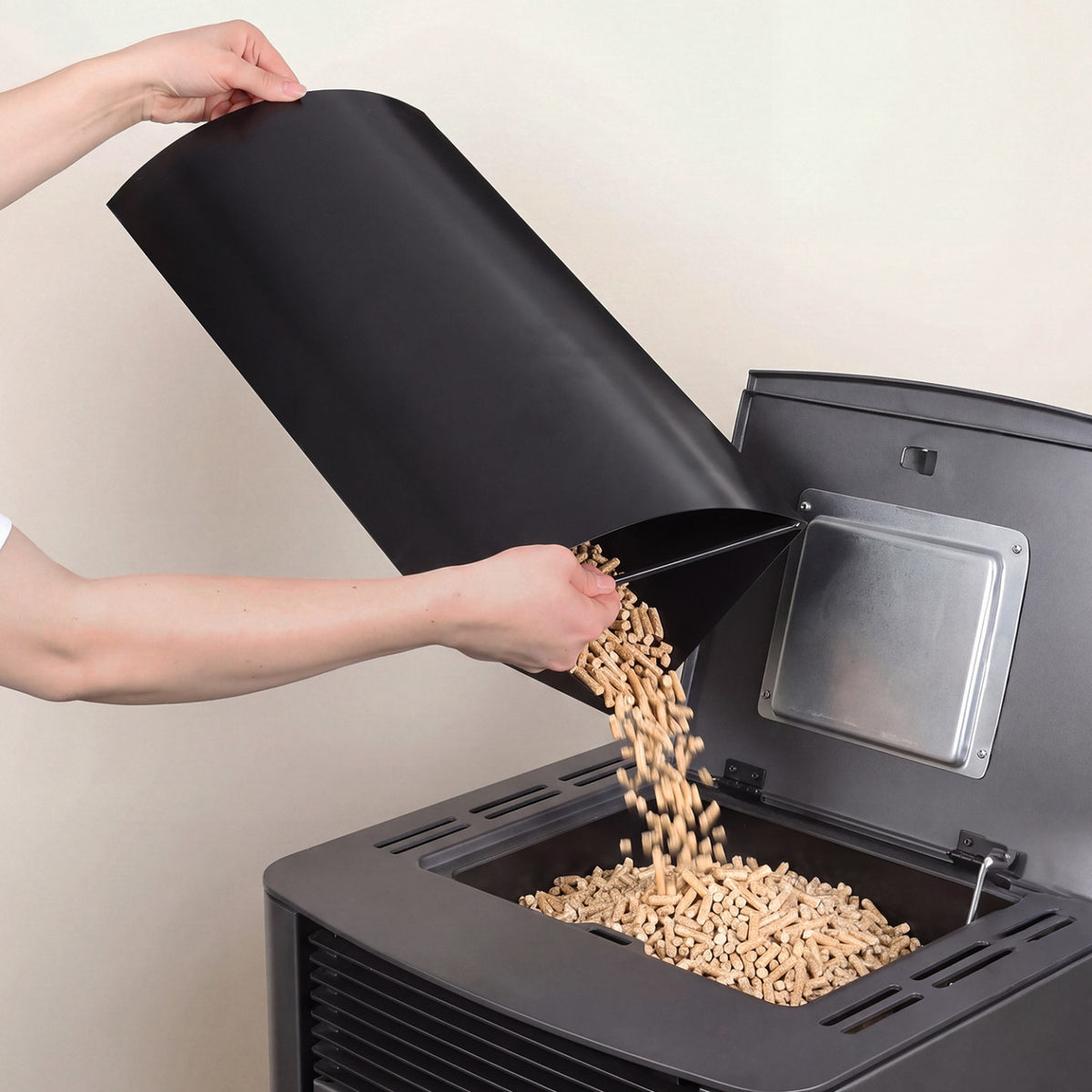 Réservoir à granulés rond 30 KG noir 4 compartiments détachables avec bec verseur rangement à pellets 35 x 35 x 63,5 cm